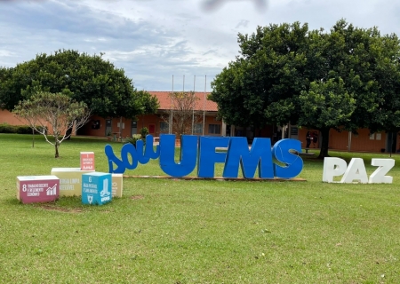 UFMS abre processo seletivo para professor substituto com salário de até R$ 8 mil