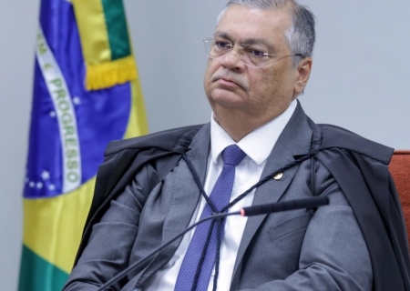 Dino manda suspender pagamento de penduricalhos nos Três Poderes