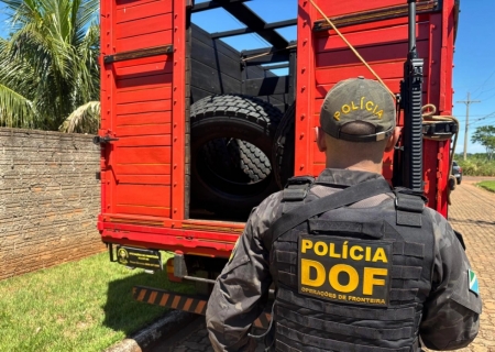 DOF apreende F-4000 carregada com pneus de origem estrangeira em Mundo Novo