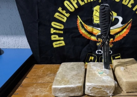 DOF prende mulher com pasta base de cocaína presa ao corpo em Nioaque