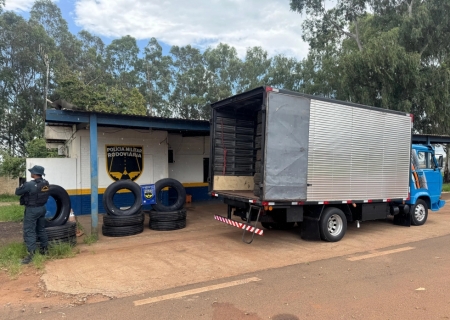 Pneus de origem estrangeira são apreendidos pela PMR durante fiscalização na MS-164