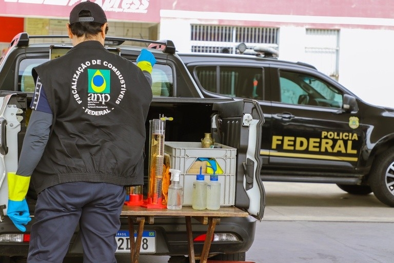PF faz operação em 11 estados e no DF por preços abusivos de combustíveis