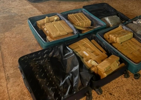 Dupla é presa com mais de 60 kg de maconha em ônibus em Ponta Porã