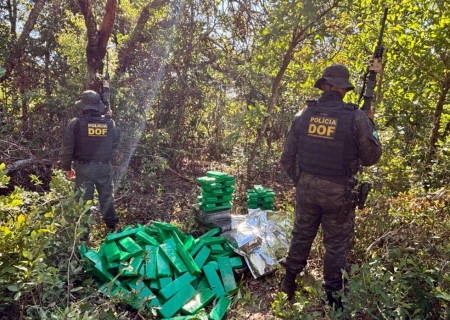 Trio é preso com quase 300 kg de drogas que seguiam para Minas Gerais