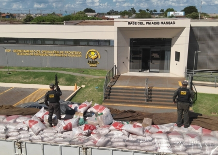 DOF descobre 900 kg de maconha ocultos em carga de açúcar na MS-040
