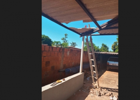 Mulher de 31 anos cai de telhado e é socorrida pelo Samu em Nova Casa Verde