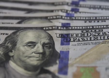 Dólar sobe e petróleo dispara com ataque militar ao Irã