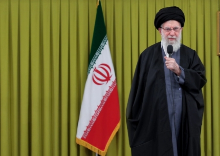 Irã confirma morte do líder supremo Ali Khamenei
