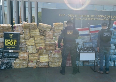 DEFRON e DOF apreendem 4 toneladas de maconha e sete pistolas na “Estrada do Proterito”, em Dourados