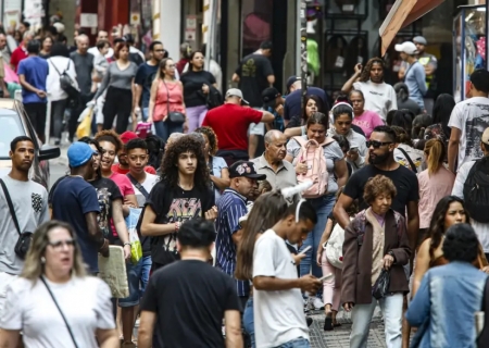População no Brasil cresce em ritmo menor e está envelhecendo