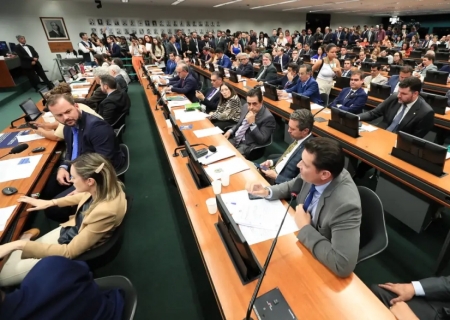 CCJ da Câmara retoma análise do fim da escala 6x1 nesta quarta