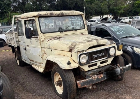 Detran-MS abre leilão com 182 veículos e destaque para Toyota Bandeirante de 1988