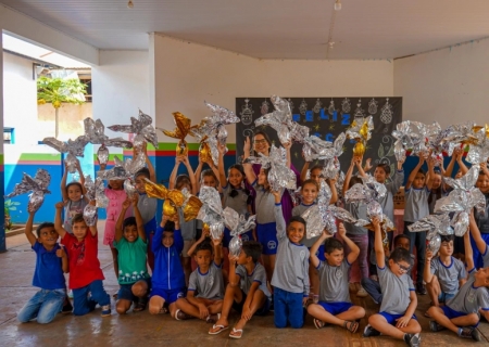 Batayporã distribui mais 2,5 mil ovos de chocolate nas escolas e Rede Socioassistencial