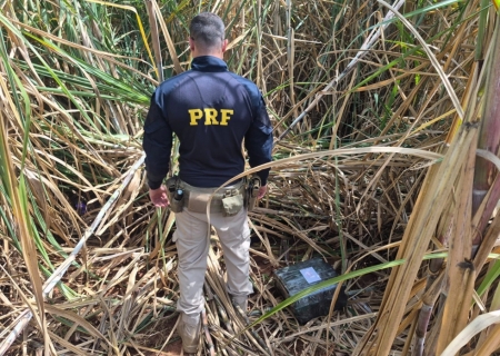 PRF apreende mais de 470 kg de drogas em veículo abandonado na BR-267