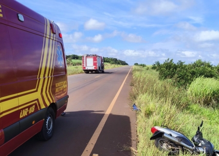 Acidente após estouro de pneu deixa motociclista ferida próximo ao Instituto Federal