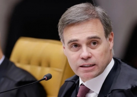 Mendonça pede vista e suspende julgamento no STF sobre Eduardo Bolsonaro