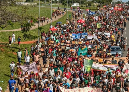 Indígenas de todo o Brasil ocupam a Esplanada dos Ministérios