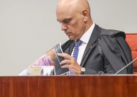 Moraes abre inquérito contra Flávio Bolsonaro por suposta calúnia contra Lula