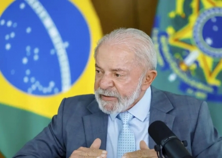 'Fizeram conosco, a gente vai fazer com eles', diz Lula sobre retirada de credencial de agente dos EUA