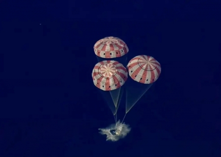 Missão Artemis 2 retorna da Lua e astronautas pousam no Oceano Pacífico