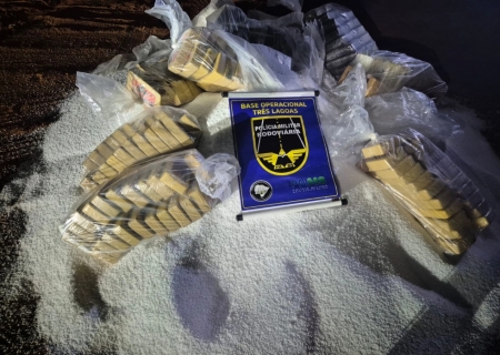 Caminhão tomba na MS-040 e polícia encontra R$ 13,5 milhões em drogas ocultas na carga