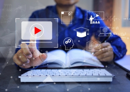 Qual é a melhor plataforma para criar e hospedar cursos online?