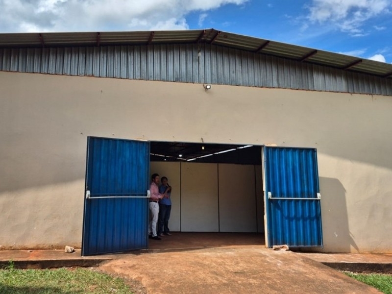 Justiça manda Estado retirar alunos de barracão em Ivinhema