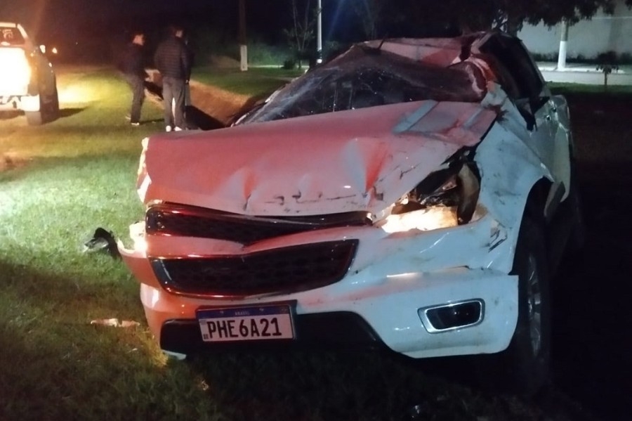 Caminhonete capota na MS-141 e deixa motorista ferido em Ivinhema