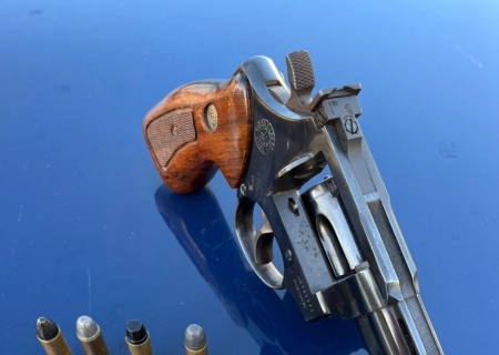Homem é conduzido por porte ilegal de arma durante fiscalização na MS-040