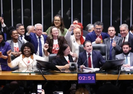 Câmara aprova fim da escala 6x1 e redução da jornada de trabalho