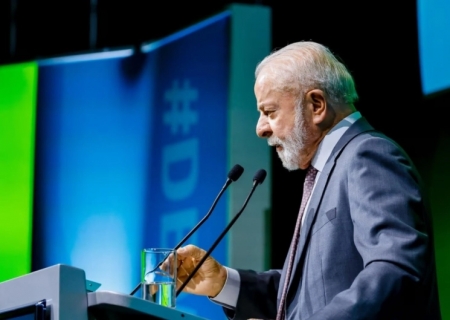 Lula anuncia aumento da mistura de etanol e biodiesel em combustíveis