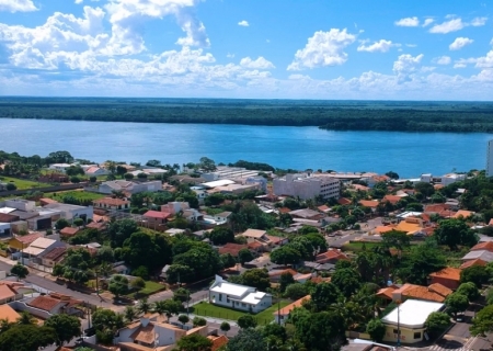 Mãe e filha morrem após carro cair em rio em Porto Rico