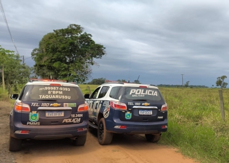 Homem é levado à delegacia após resistir a reintegração de posse em Taquarussu