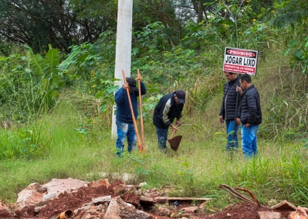 Prefeitura instala placas contra descarte irregular de lixo em Nova Andradina