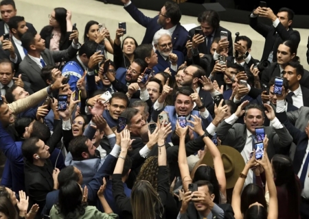 Moraes suspende primeiros pedidos de aplicação da lei da Dosimetria