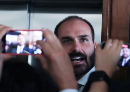 PGR pede ao Supremo condenação de Eduardo Bolsonaro por coação