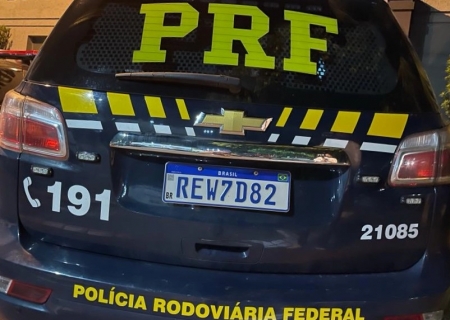 Traficante abandona veículo roubado carregado com maconha ao fugir da PRF em Ponta Porã
