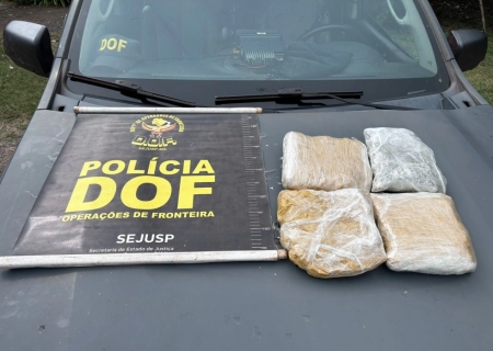 Mulher é flagrada pelo DOF transportando pacotes de skunk em Corumbá