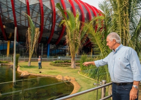 Reinaldo defende plano nacional para concluir obras paradas