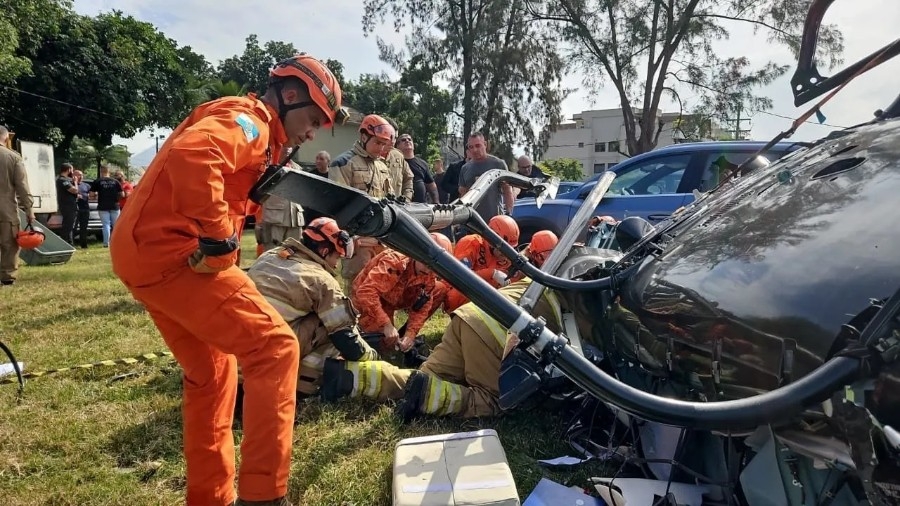 Dois helicópteros se chocam e deixam seis mortos no Rio