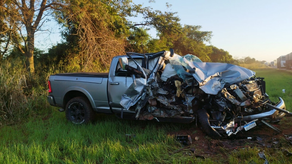 Condutor suspeito de embriaguez bate RAM contra carreta na MS-480 e acaba preso