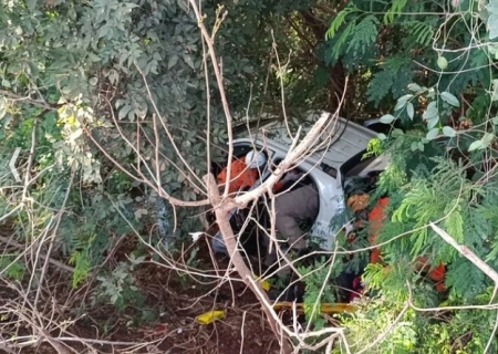 Motorista fica gravemente ferido após saída de pista na BR-163 entre Dourados e Caarapó