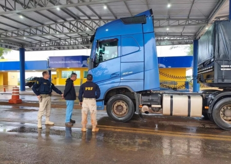PRF prende motorista com carreta roubada na BR-376, em Nova Andradina