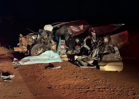 Homem morre em colisão entre Hilux e bitrem na MS-141