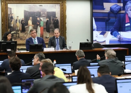 Comissão da Câmara aprova admissibilidade de PEC que reduz maioridade penal para 16 anos