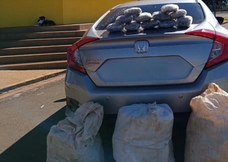 Mulher é presa com 50 kg e carro roubado em Caarapó
