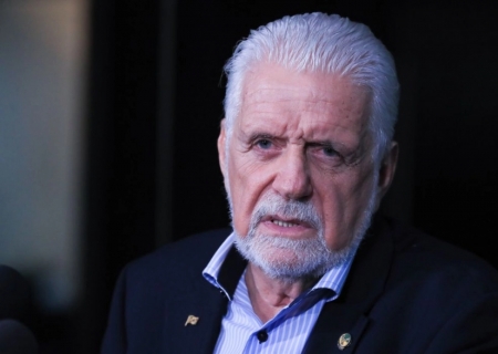 Jaques Wagner anuncia saída da liderança do governo no Senado