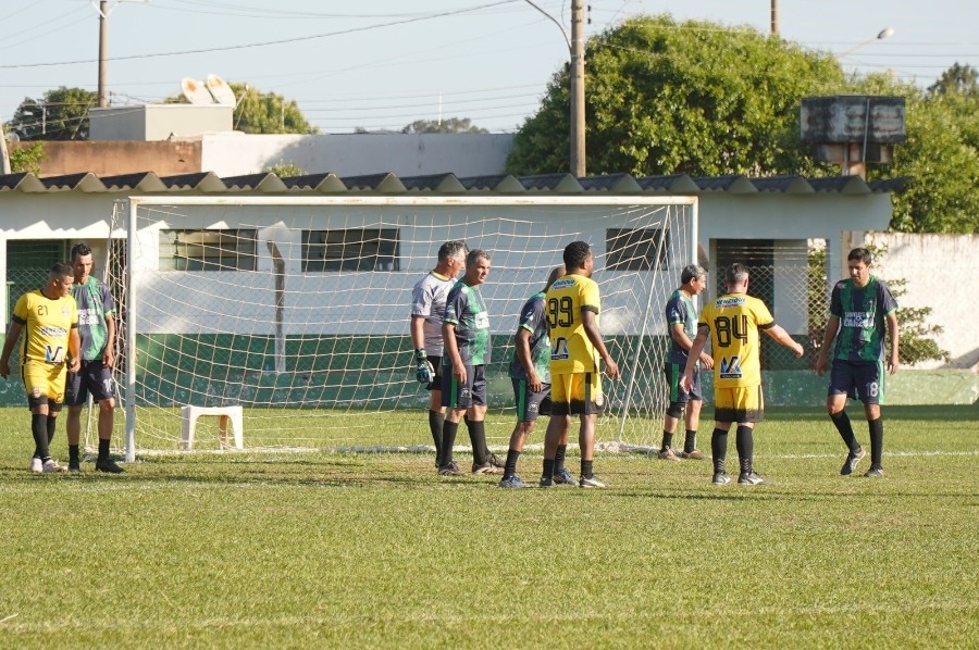 Campeonatos Municipais de Futebol Society consagram campeões das categorias Veteranos 40+ e Livre em Batayporã