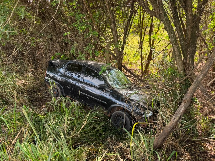 Motorista perde controle, sai da pista e é socorrido na MS-134 entre Batayporã e Nova Andradina