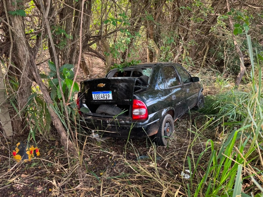 Motorista perde controle, sai da pista e é socorrido na MS-134 entre Batayporã e Nova Andradina